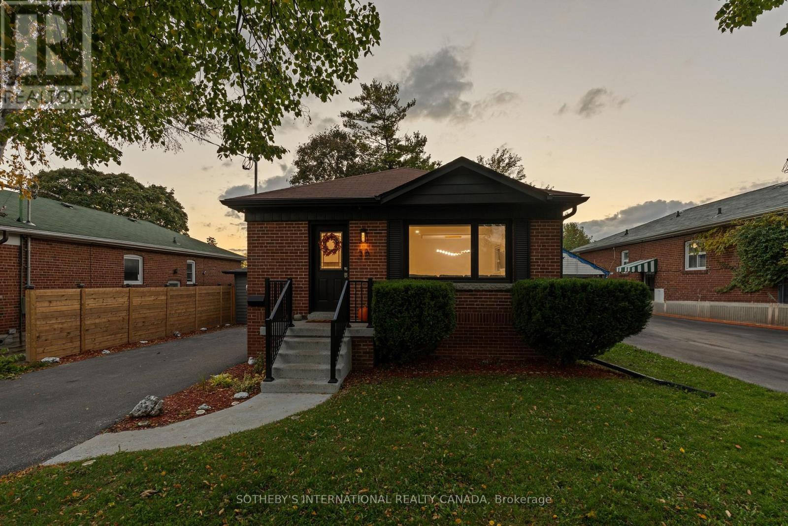 38 VAUXHALL DRIVE, toronto (dorset park), Ontario