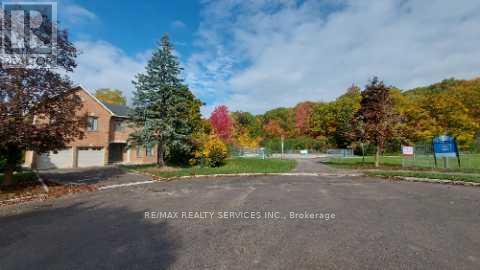 26 Hacienda Court, Brampton, Ontario  L6Z 3J1 - Photo 4 - W12348242