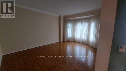26 Hacienda Court, Brampton, Ontario  L6Z 3J1 - Photo 6 - W12348242