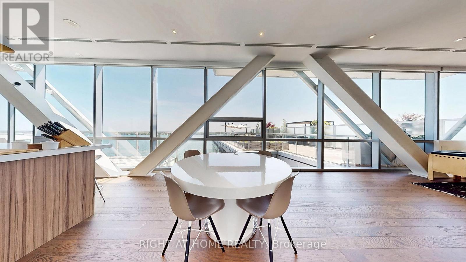 1304 - 29 Queens Quay E, Toronto (Waterfront Communities), Ontario  M5E 0A4 - Photo 17 - C12323430