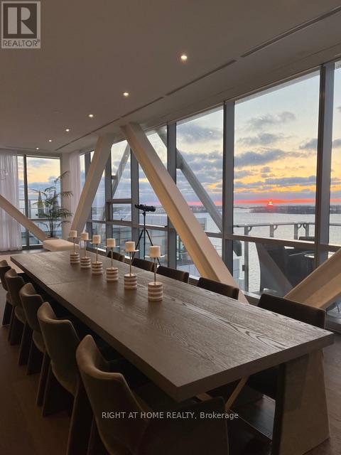 1304 - 29 Queens Quay E, Toronto (Waterfront Communities), Ontario  M5E 0A4 - Photo 11 - C12323430