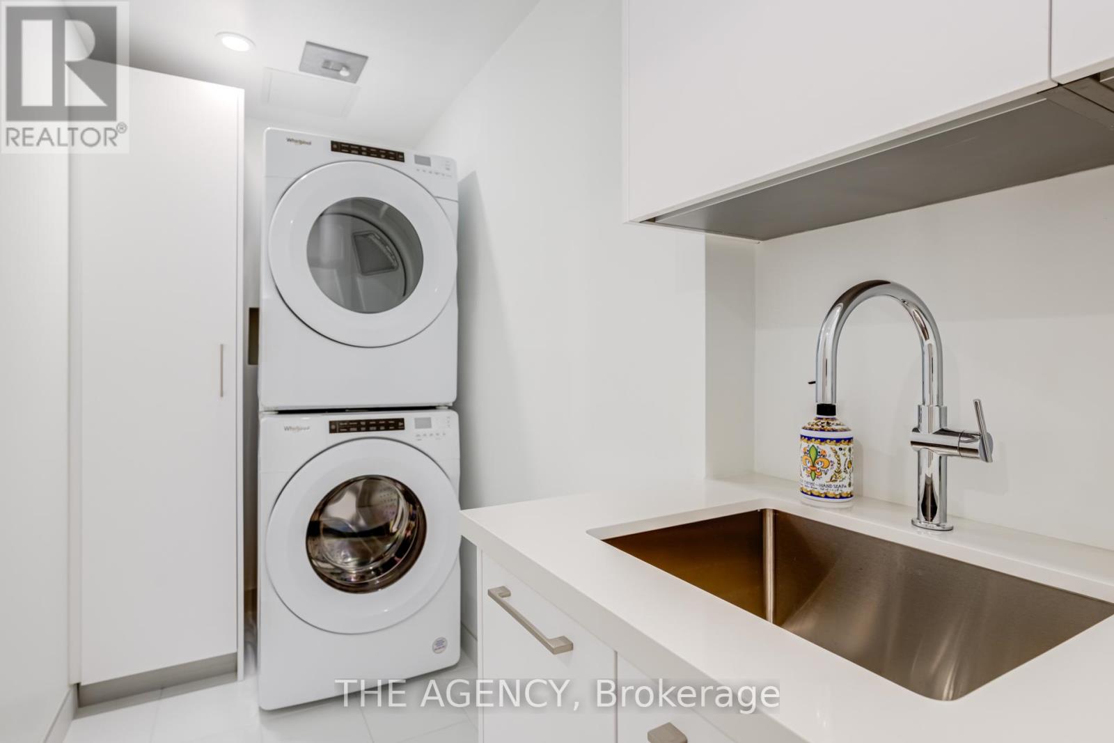 Th05 - 33 Frederick Todd Way, Toronto (Thorncliffe Park), Ontario  M4G 0C9 - Photo 12 - C12472632