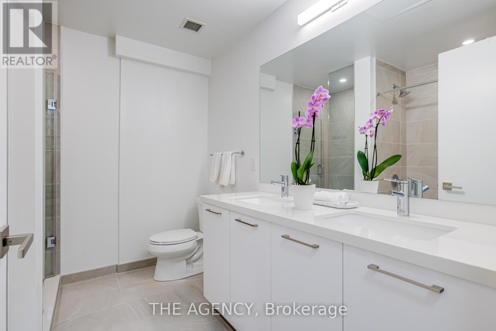 Th05 - 33 Frederick Todd Way, Toronto (Thorncliffe Park), Ontario  M4G 0C9 - Photo 8 - C12472632