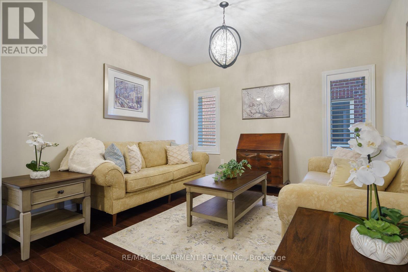 333 Valridge Drive, Hamilton, Ontario  L9G 0B1 - Photo 8 - X12476391