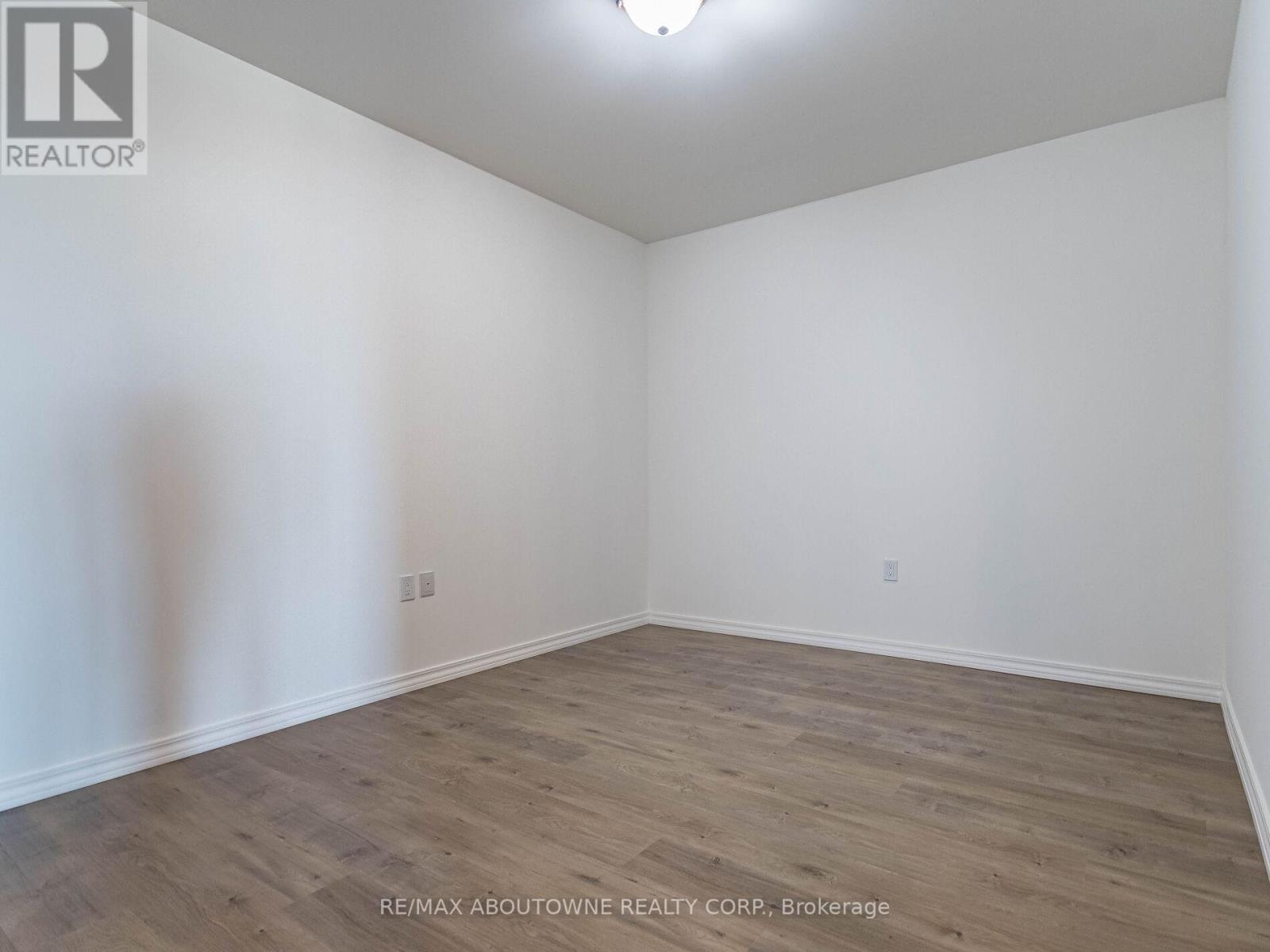 401 - 1098 Paisley Road, Guelph, Ontario  N1K 0E3 - Photo 8 - X12476393