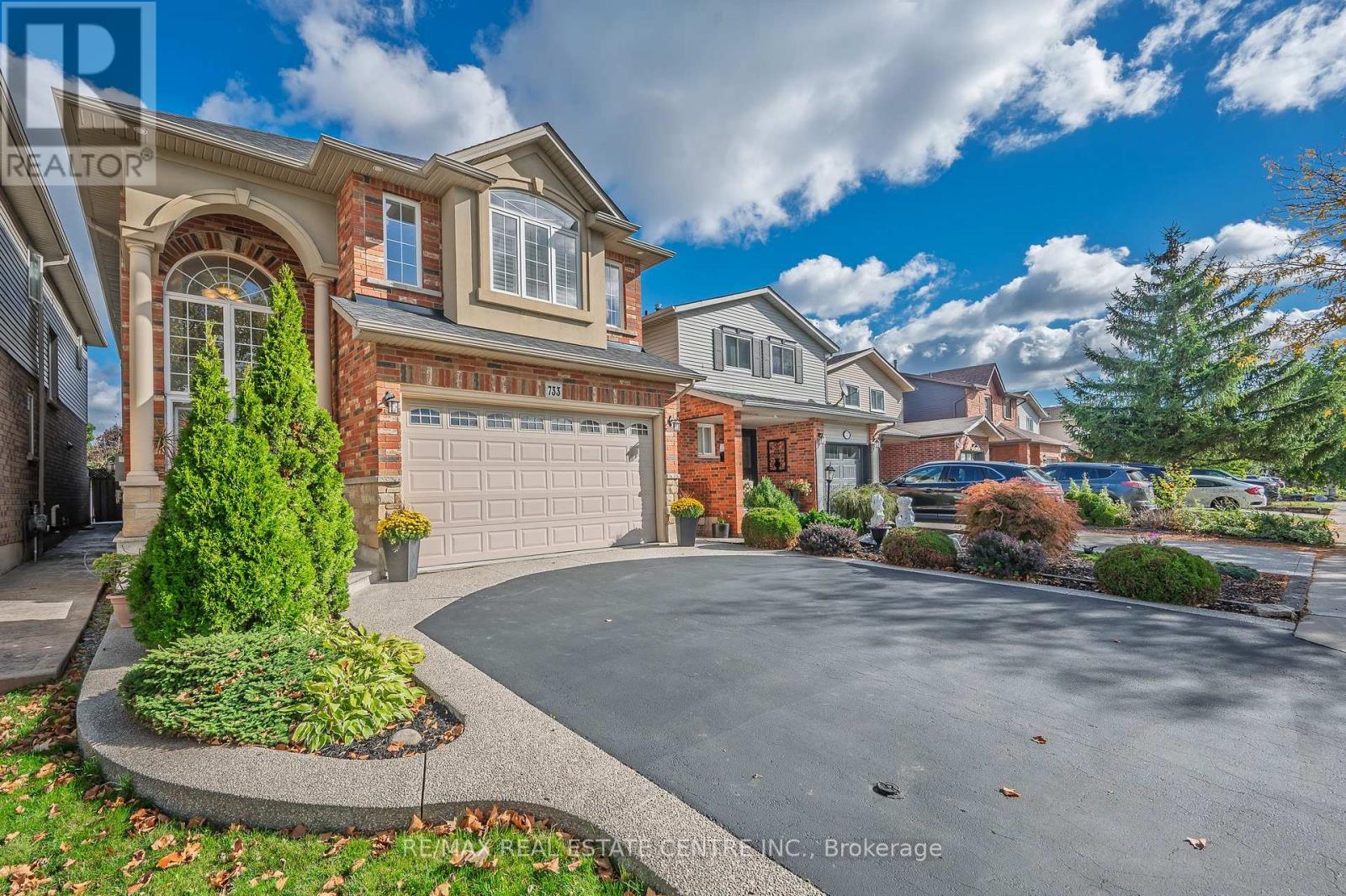 733 Stone Church Road E, Hamilton, Ontario  L8W 1A9 - Photo 2 - X12476426