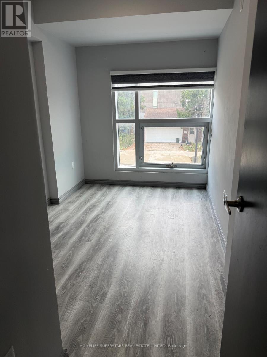 275 Larch Street, Waterloo, Ontario  N2L 3R2 - Photo 3 - X12476440