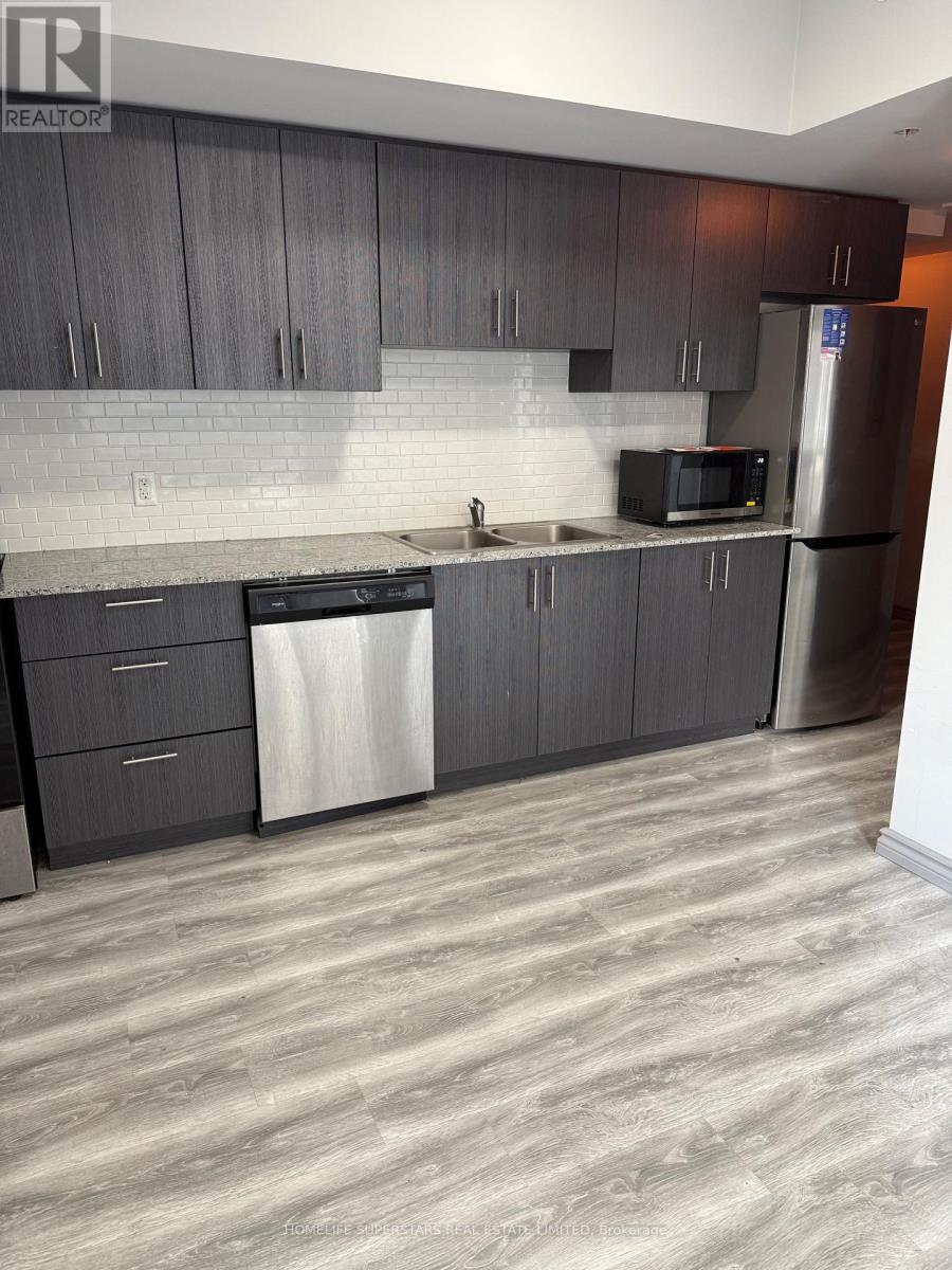 275 Larch Street, Waterloo, Ontario  N2L 3R2 - Photo 5 - X12476440