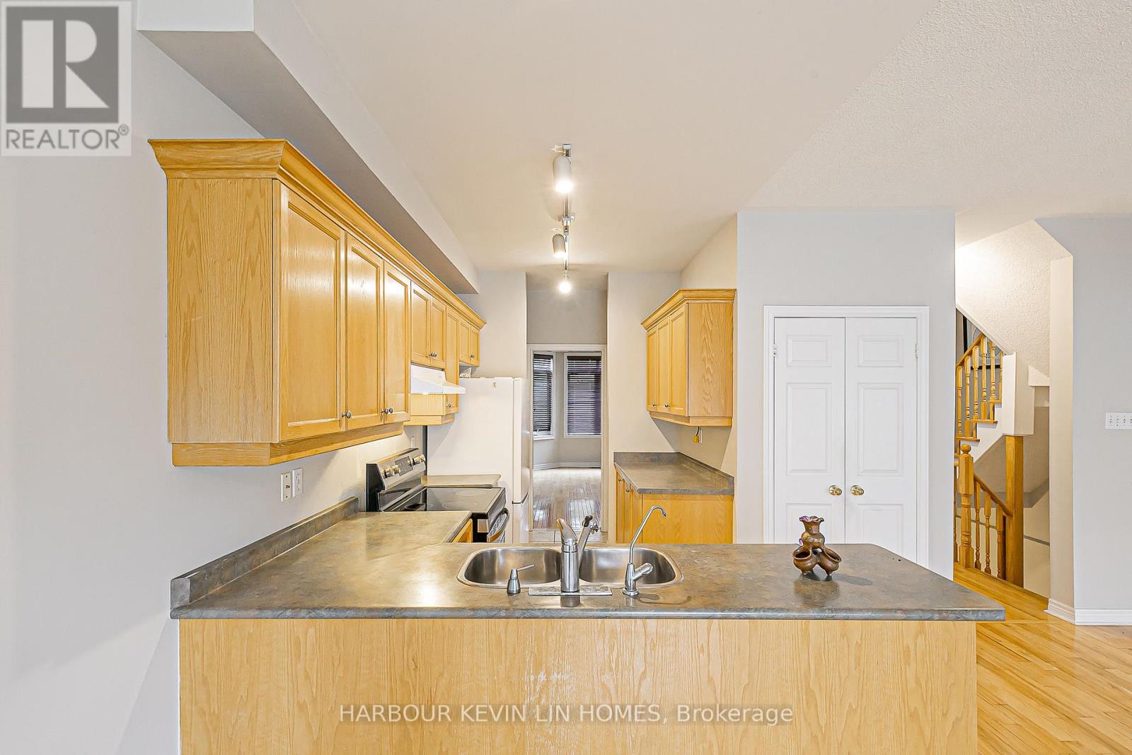 46 Country Glen Road, Markham, Ontario  L6B 1B5 - Photo 13 - N12427502