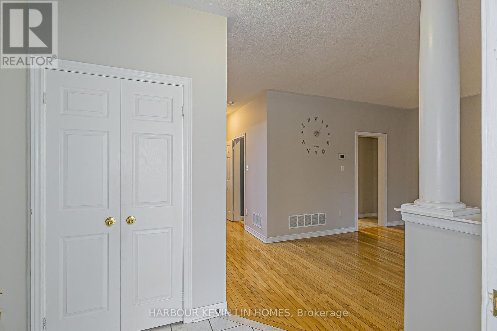 46 Country Glen Road, Markham, Ontario  L6B 1B5 - Photo 3 - N12427502