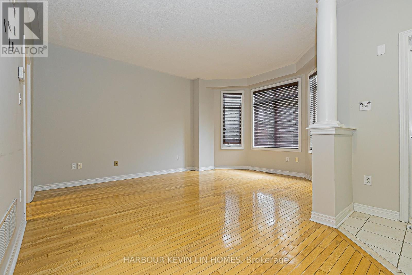 46 Country Glen Road, Markham, Ontario  L6B 1B5 - Photo 4 - N12427502