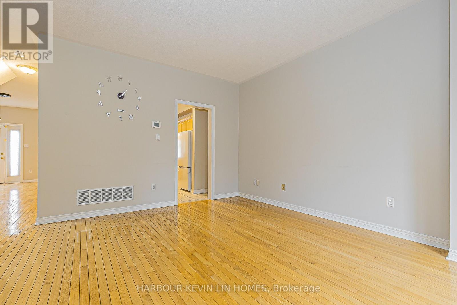 46 Country Glen Road, Markham, Ontario  L6B 1B5 - Photo 6 - N12427502