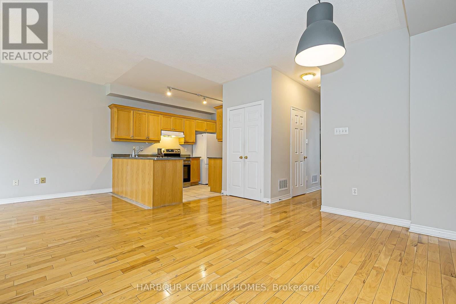 46 Country Glen Road, Markham, Ontario  L6B 1B5 - Photo 9 - N12427502