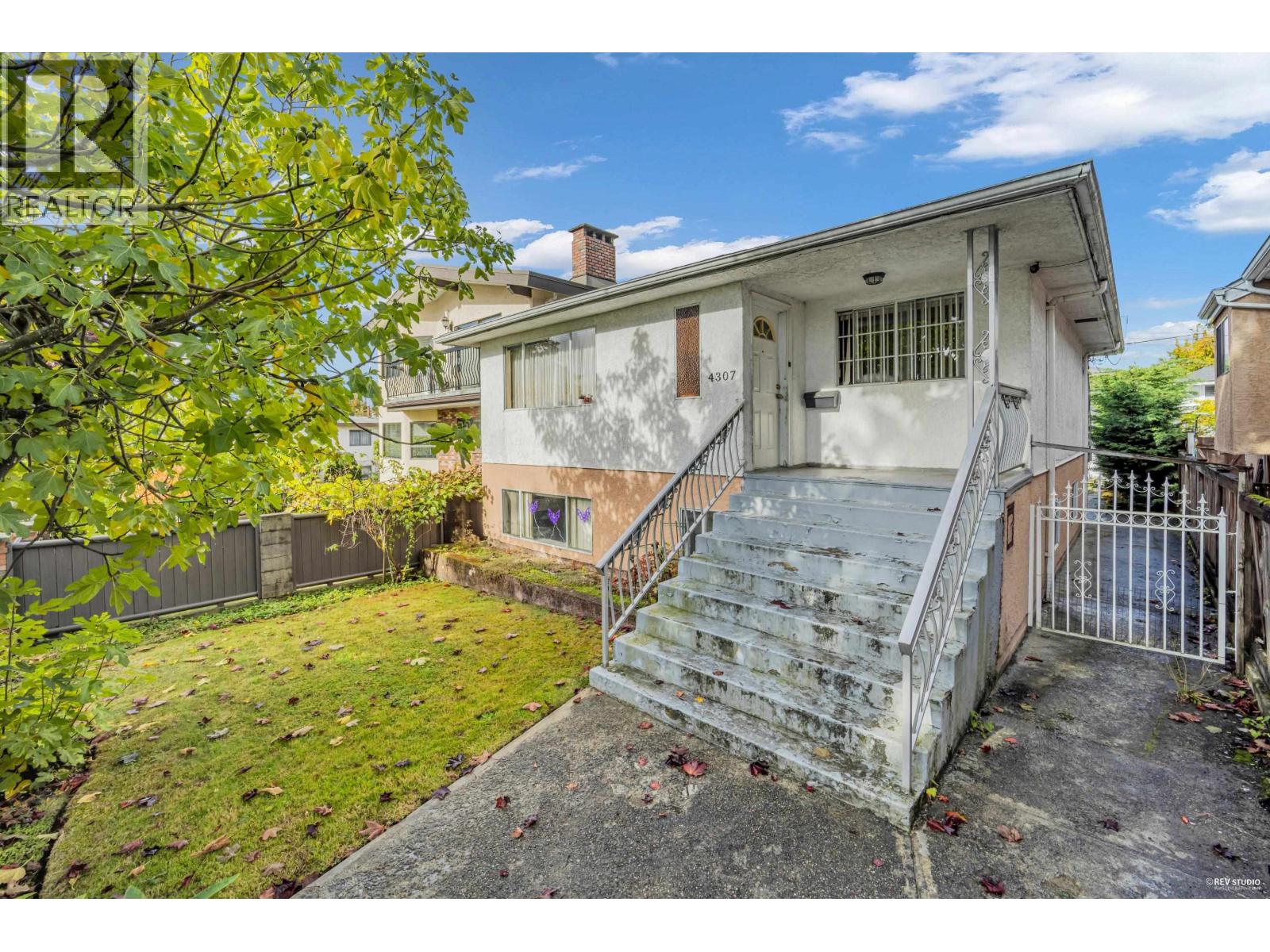 4307 VENABLES STREET, Burnaby, British Columbia