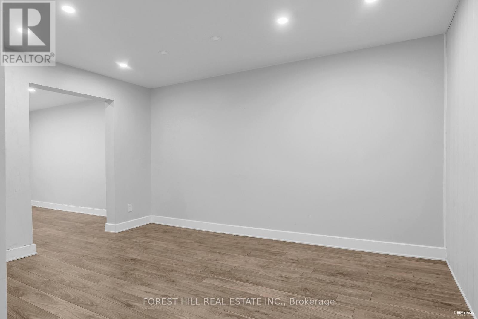 22 Harvey Street, Hamilton (Gibson), Ontario  L8L 2L8 - Photo 2 - X12446478