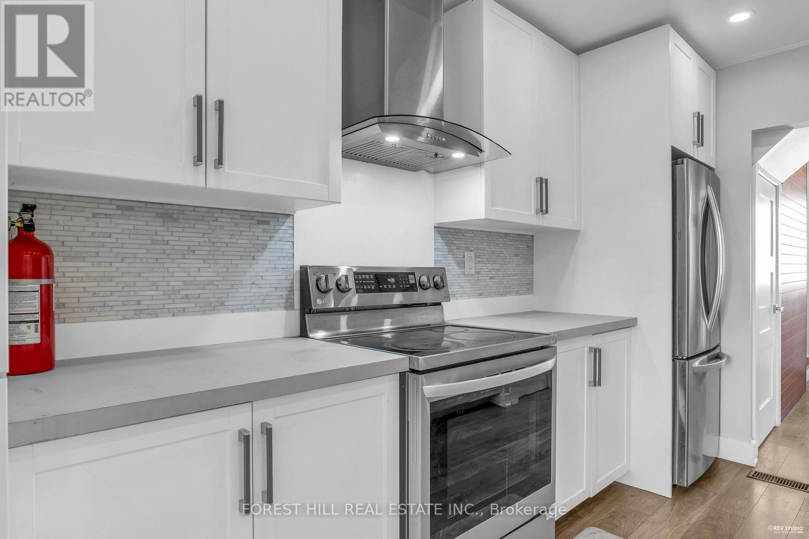 22 Harvey Street, Hamilton (Gibson), Ontario  L8L 2L8 - Photo 18 - X12446478