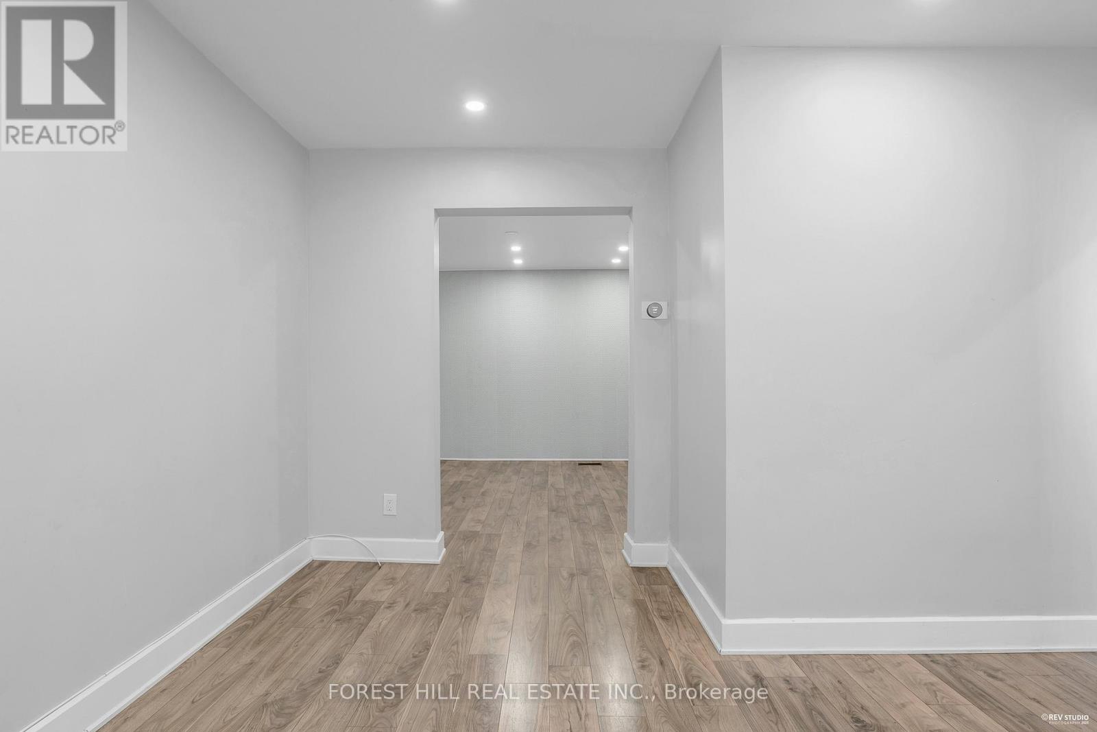 22 Harvey Street, Hamilton (Gibson), Ontario  L8L 2L8 - Photo 12 - X12446478