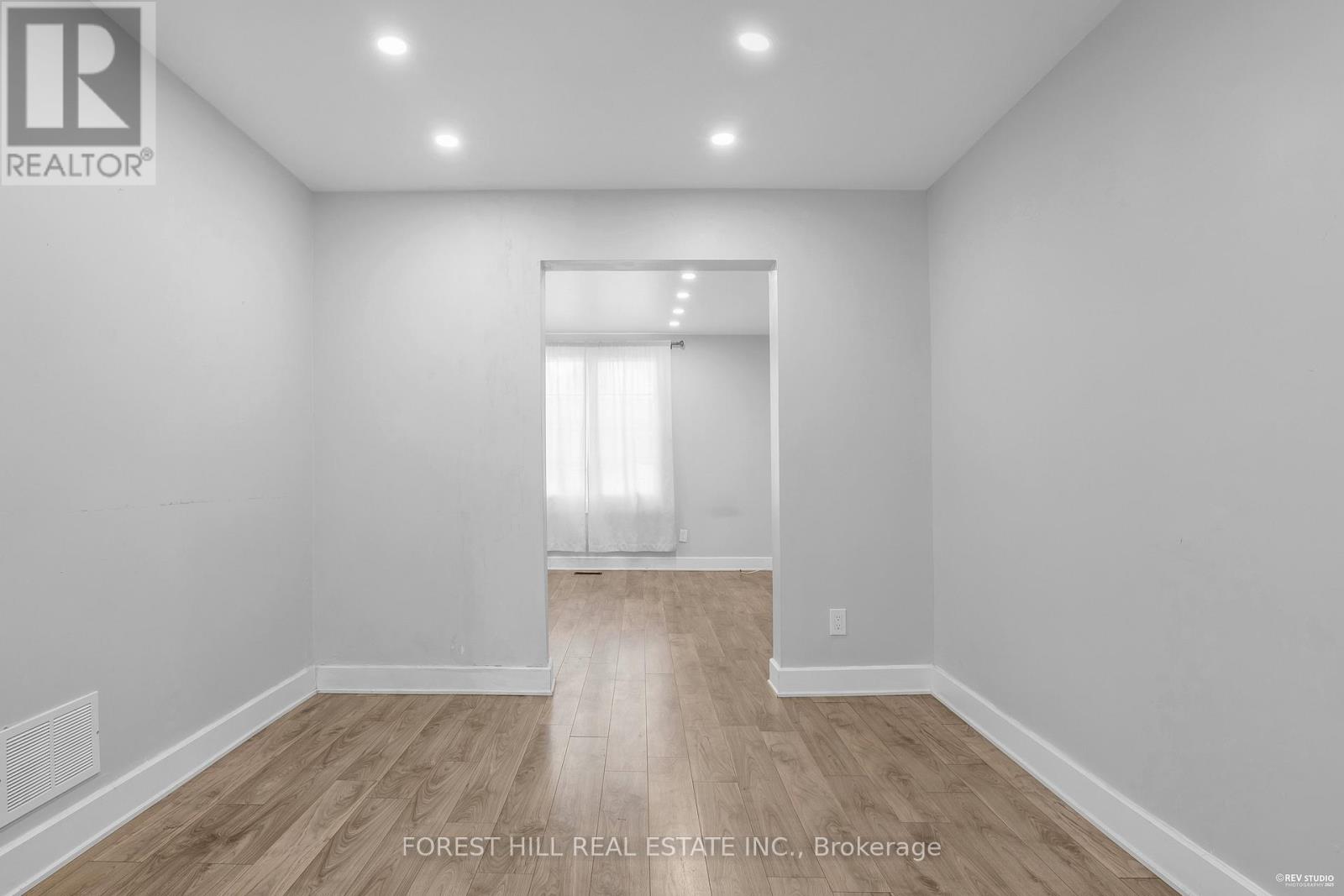 22 Harvey Street, Hamilton (Gibson), Ontario  L8L 2L8 - Photo 14 - X12446478