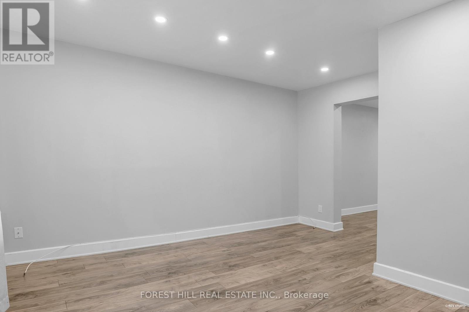 22 Harvey Street, Hamilton (Gibson), Ontario  L8L 2L8 - Photo 11 - X12446478