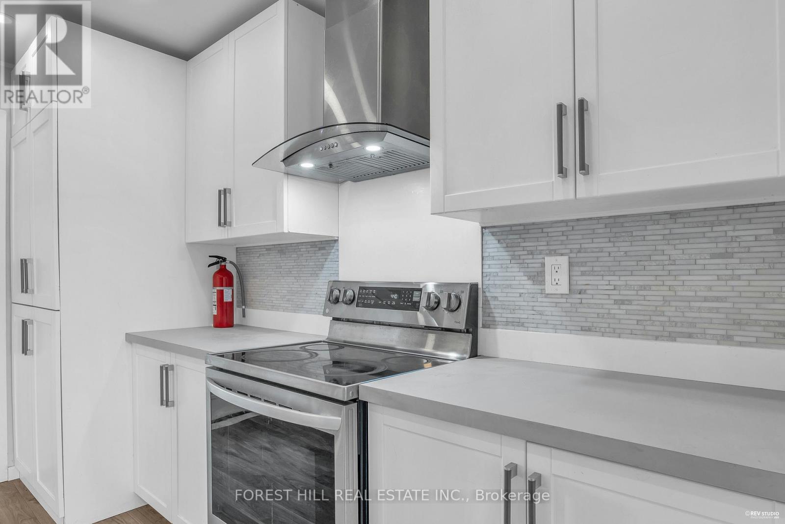 22 Harvey Street, Hamilton (Gibson), Ontario  L8L 2L8 - Photo 19 - X12446478