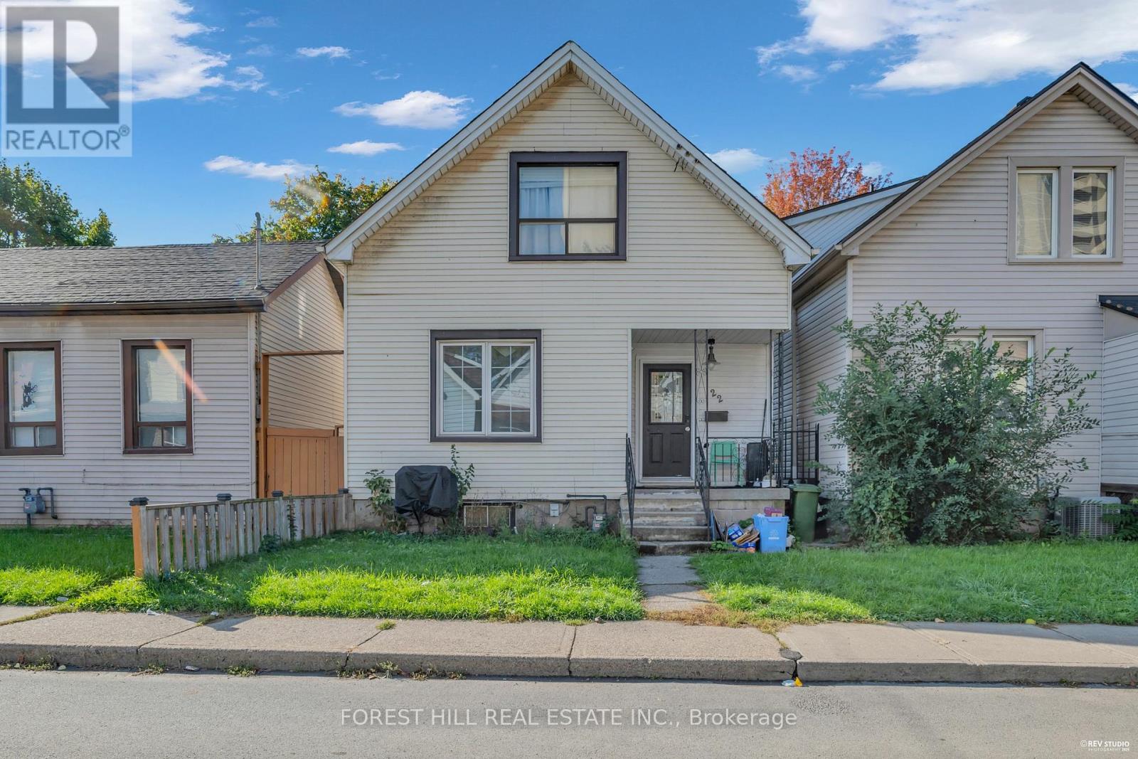 22 Harvey Street, Hamilton (Gibson), Ontario  L8L 2L8 - Photo 3 - X12446478