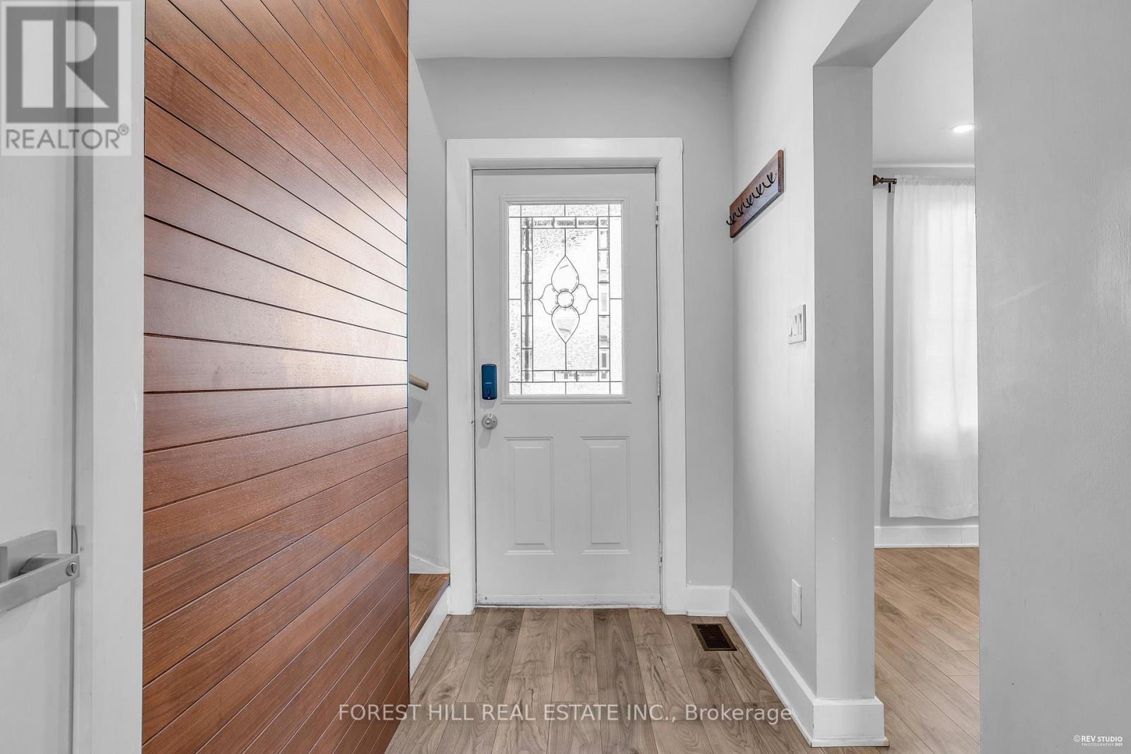 22 Harvey Street, Hamilton (Gibson), Ontario  L8L 2L8 - Photo 4 - X12446478