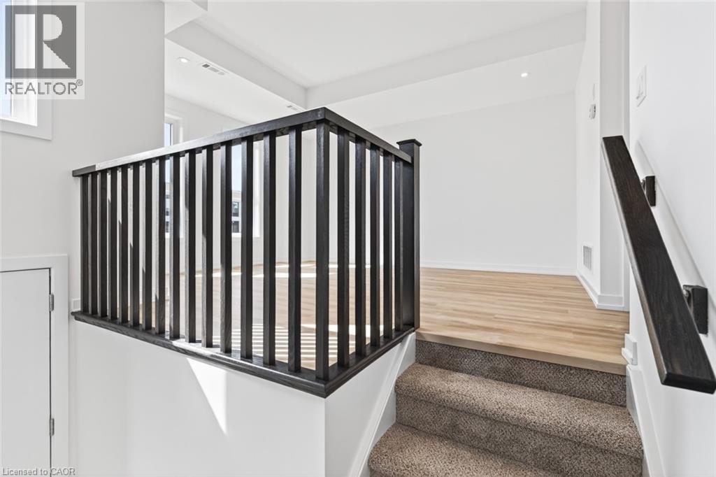 70 Kenesky Drive Unit# 36, Waterdown, Ontario  L0R 2H7 - Photo 4 - 40781370