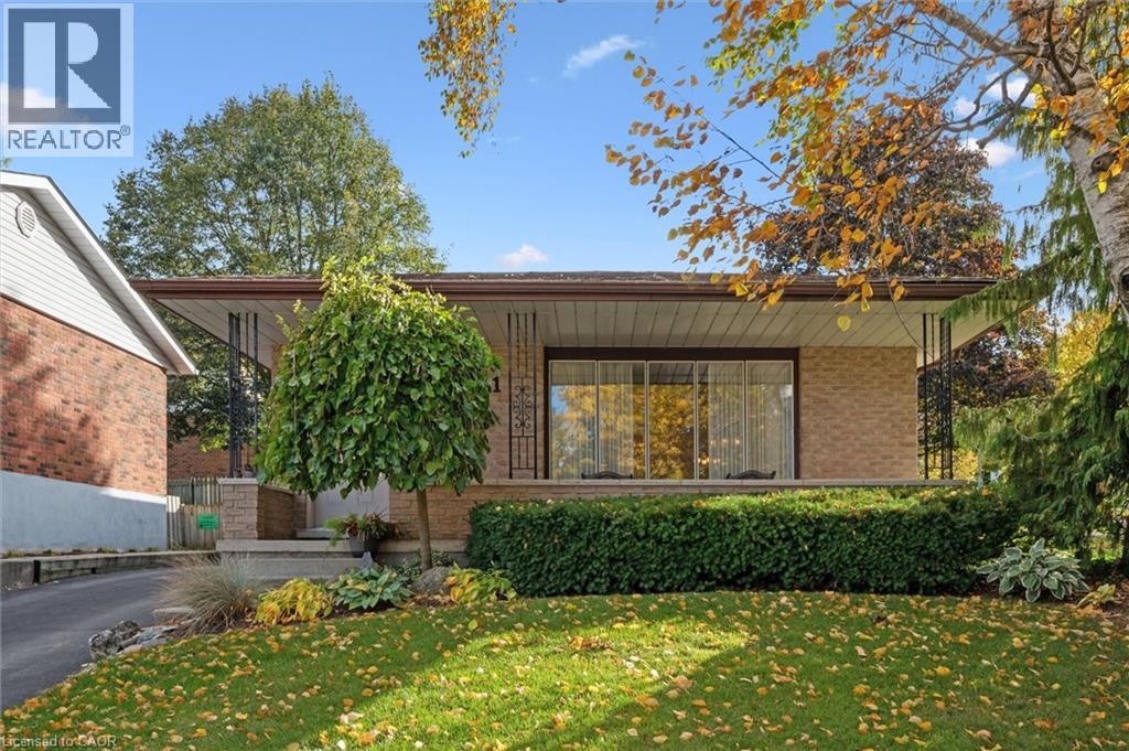 61 Sandsprings Crescent, Kitchener, Ontario  N2E 2A5 - Photo 2 - 40779442