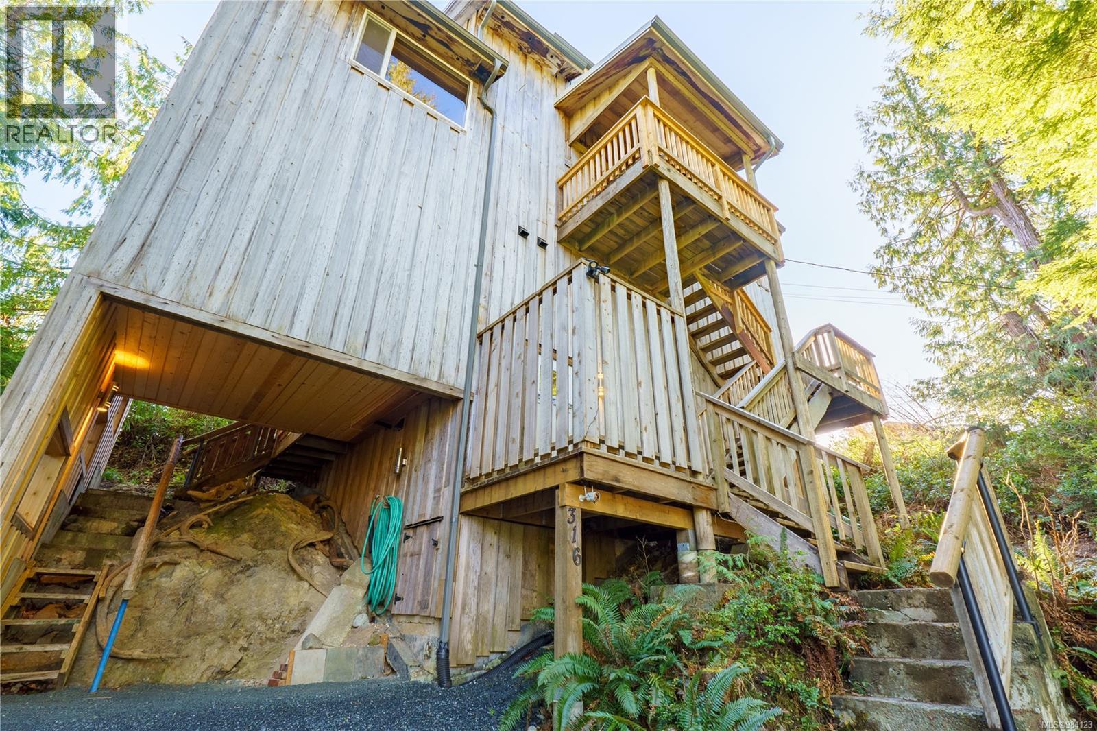 316 Leighton Way, Tofino, British Columbia  V0R 2Z0 - Photo 69 - 984123