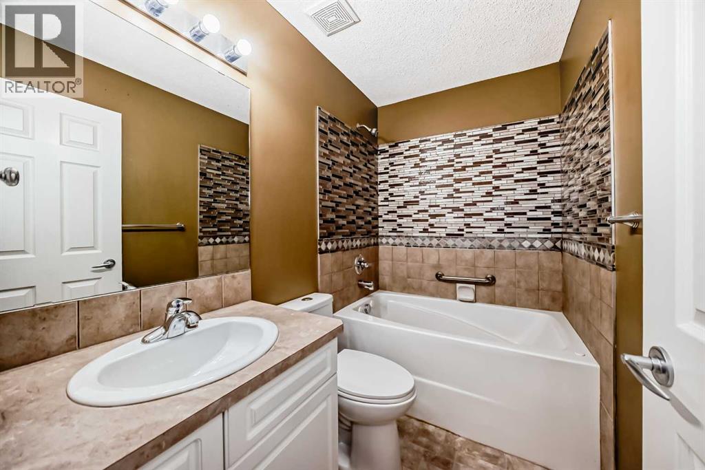 155 Crawford Drive, Cochrane, Alberta  T4C 2G7 - Photo 17 - A2262858