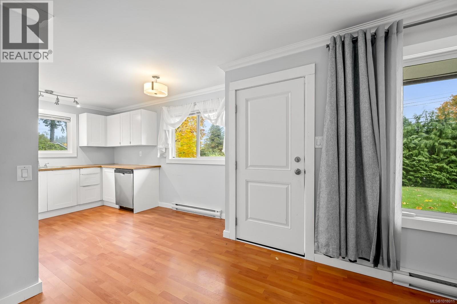 65 Taylor Way, Campbell River, British Columbia  V9W 3A7 - Photo 4 - 1018011