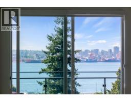 411 422 E 3RD STREET, North Vancouver, British Columbia
