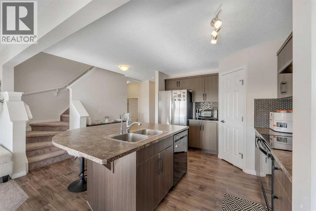 209 Hillcrest Square Sw, Airdrie, Alberta  T4B 4J1 - Photo 8 - A2266017