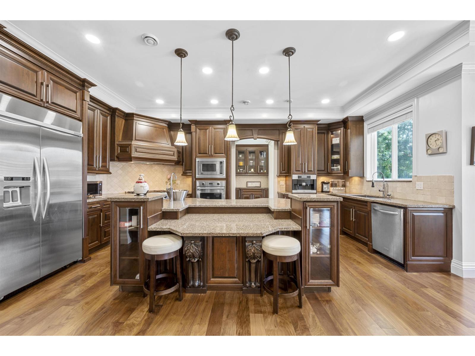 16418 36a Avenue, Surrey, British Columbia  V3Z 0M1 - Photo 2 - R3060927