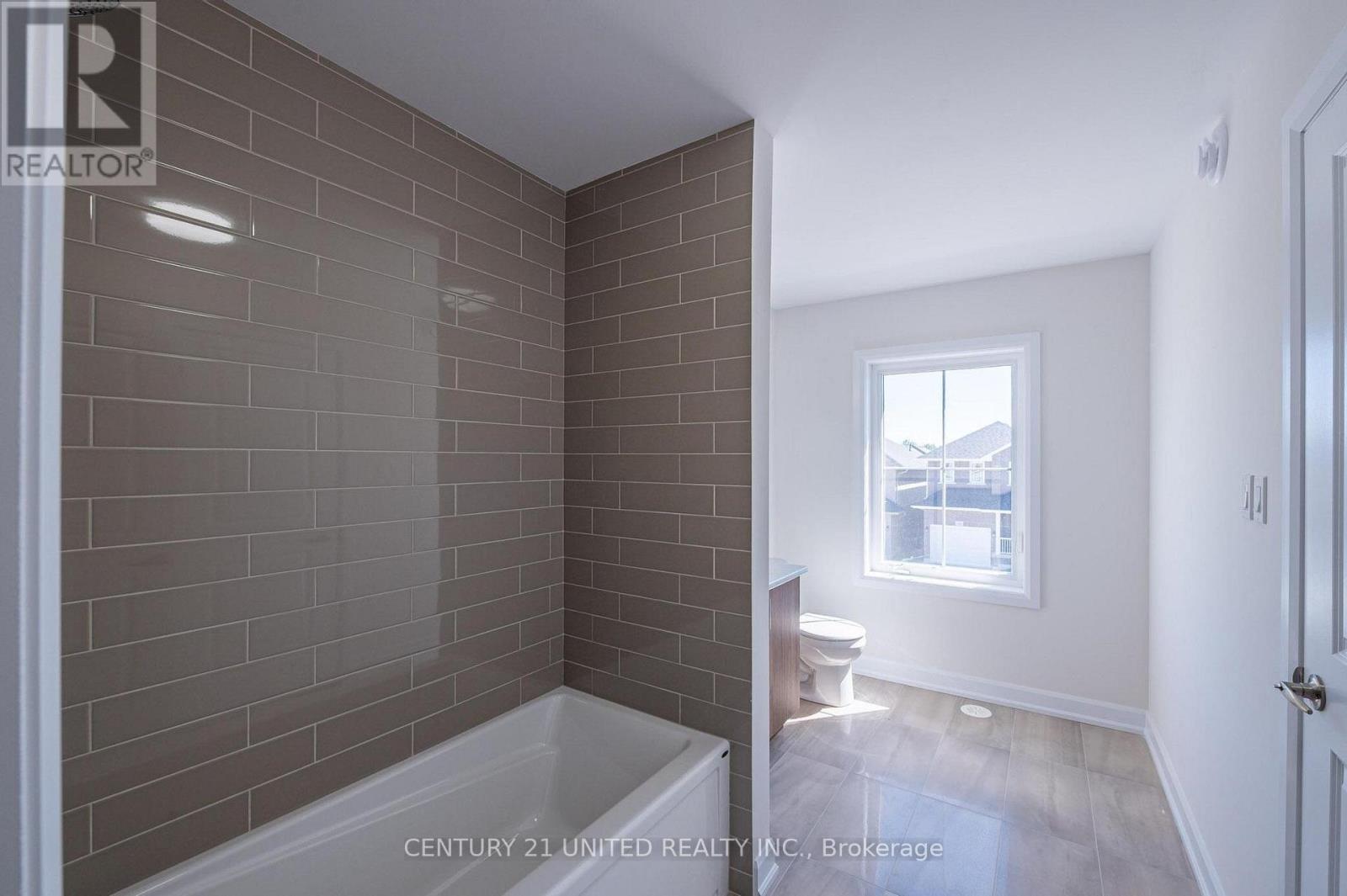 305 Mullighan Gardens, Peterborough (Monaghan Ward 2), Ontario  K9K 0G3 - Photo 21 - X12476613