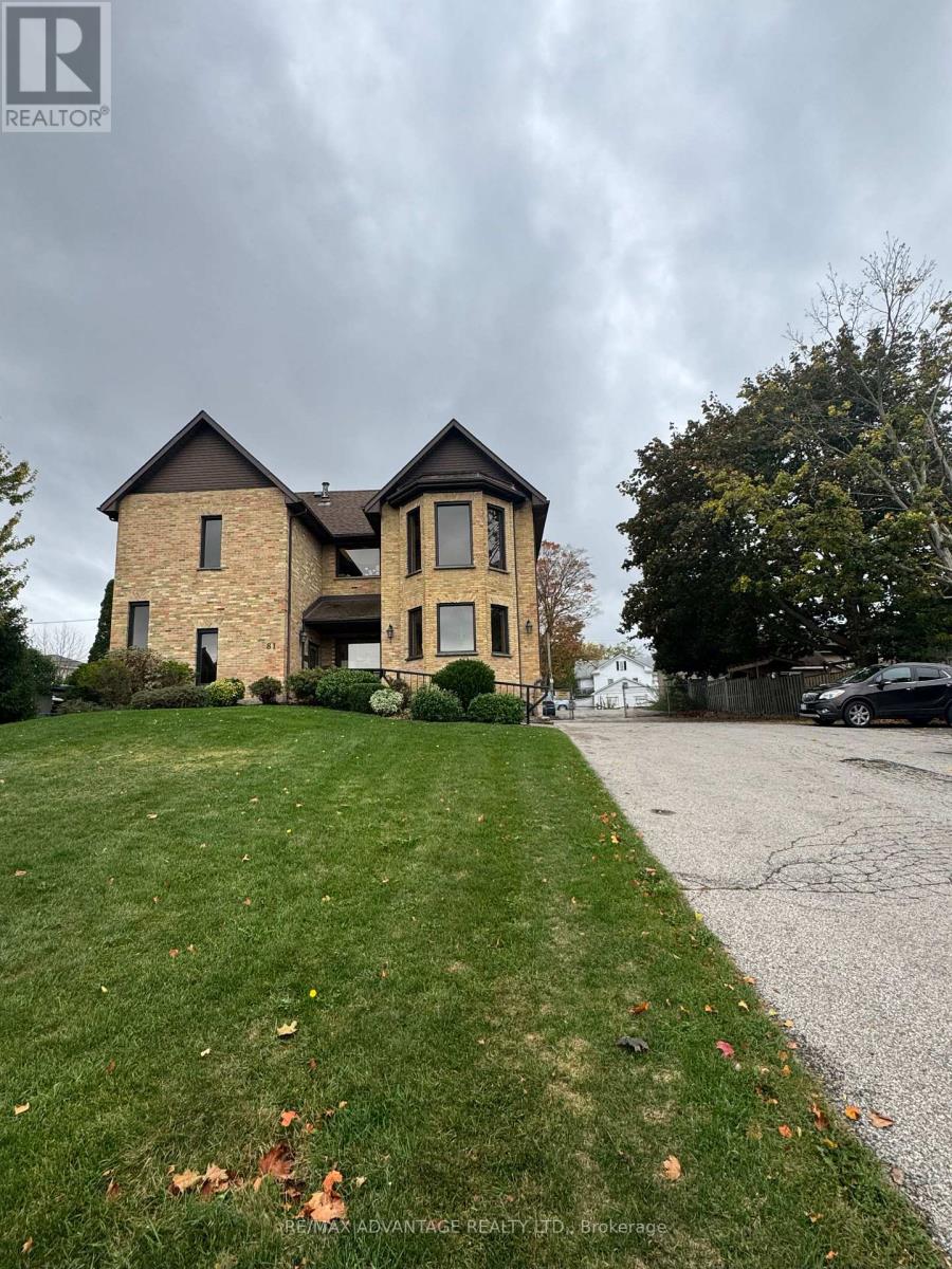 81 Charles Street W, Ingersoll, Ontario  N5C 2L7 - Photo 2 - X12476571