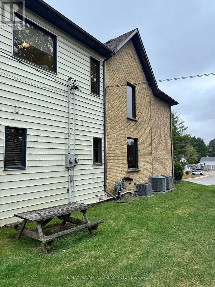 81 Charles Street W, Ingersoll, Ontario  N5C 2L7 - Photo 3 - X12476571
