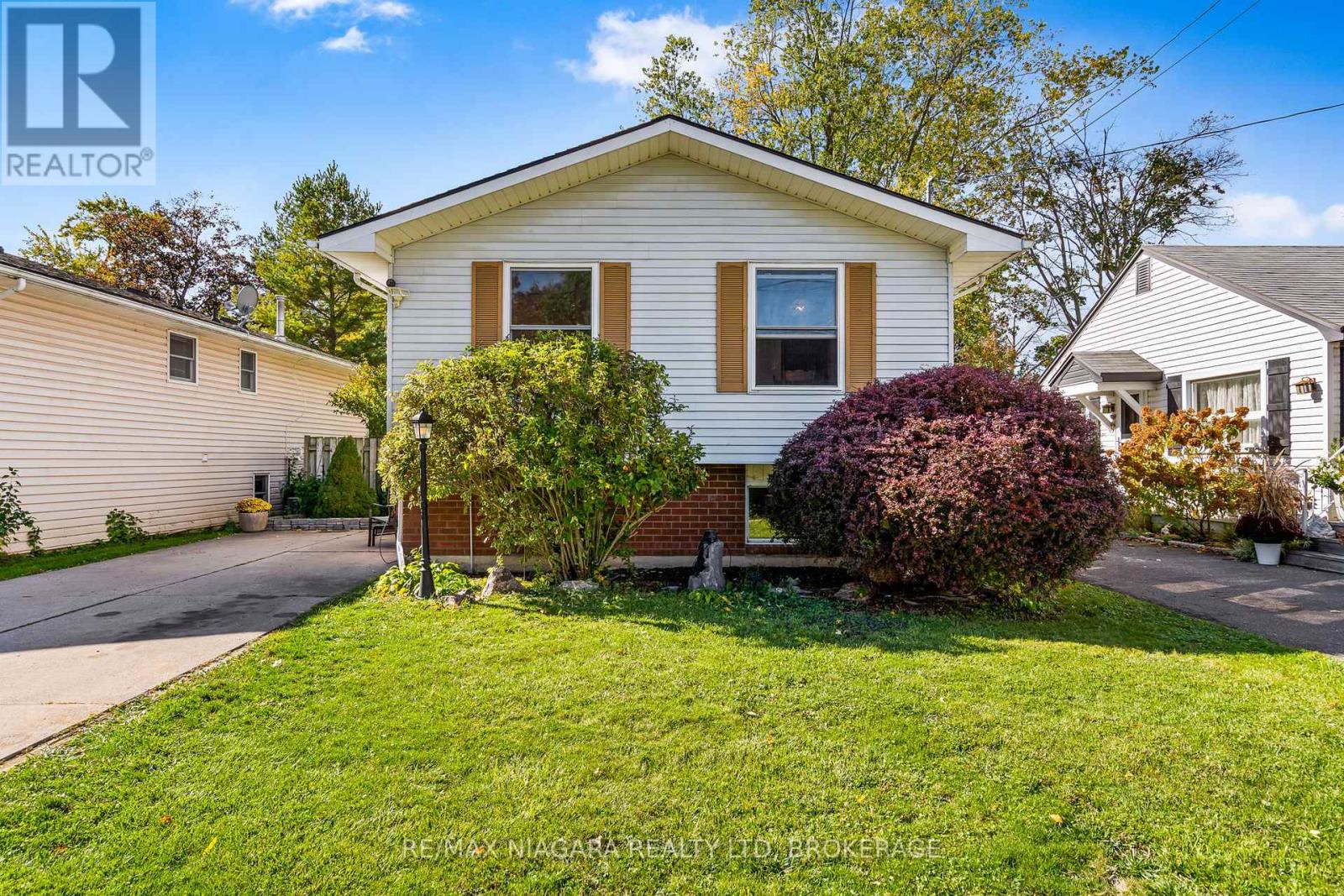 343 Helen Street, Fort Erie, Ontario  L0S 1B0 - Photo 2 - X12476568