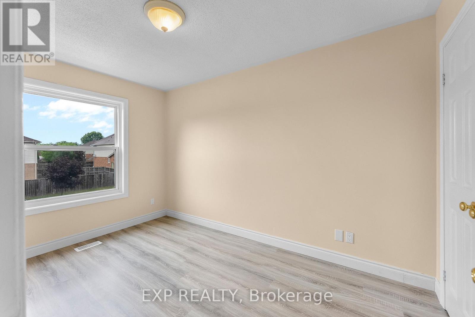 38 Natalie Court, Thorold (Confederation Heights), Ontario  L2V 5C6 - Photo 13 - X12476574
