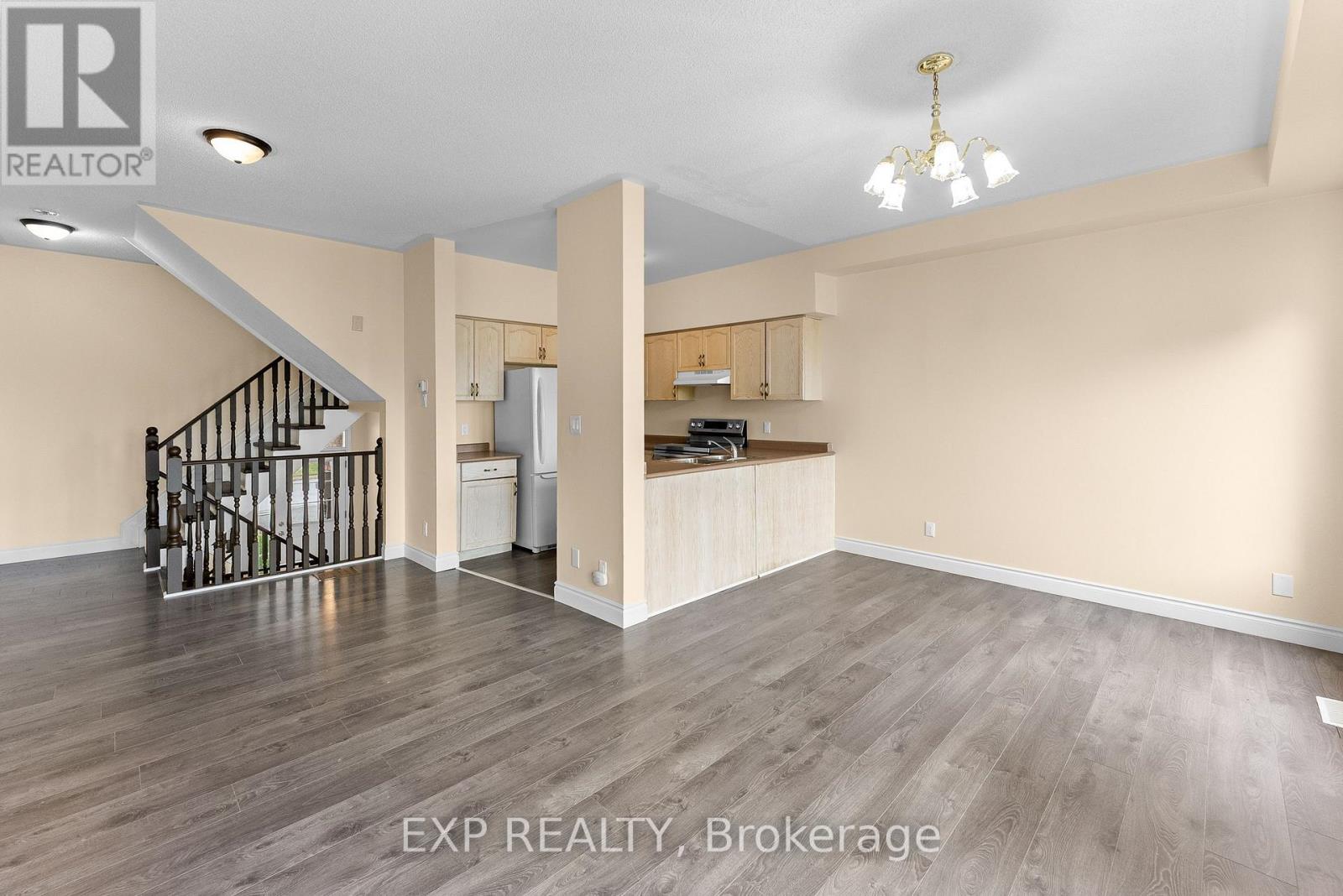38 Natalie Court, Thorold (Confederation Heights), Ontario  L2V 5C6 - Photo 4 - X12476574