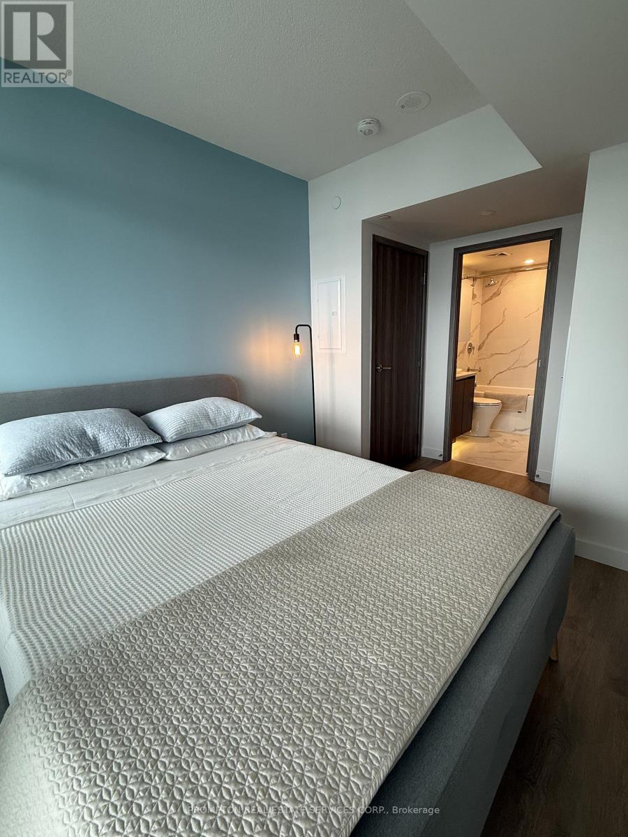 4715 - 3 Concord Cityplace Way, Toronto, Ontario  M5V 0X4 - Photo 13 - C12476451