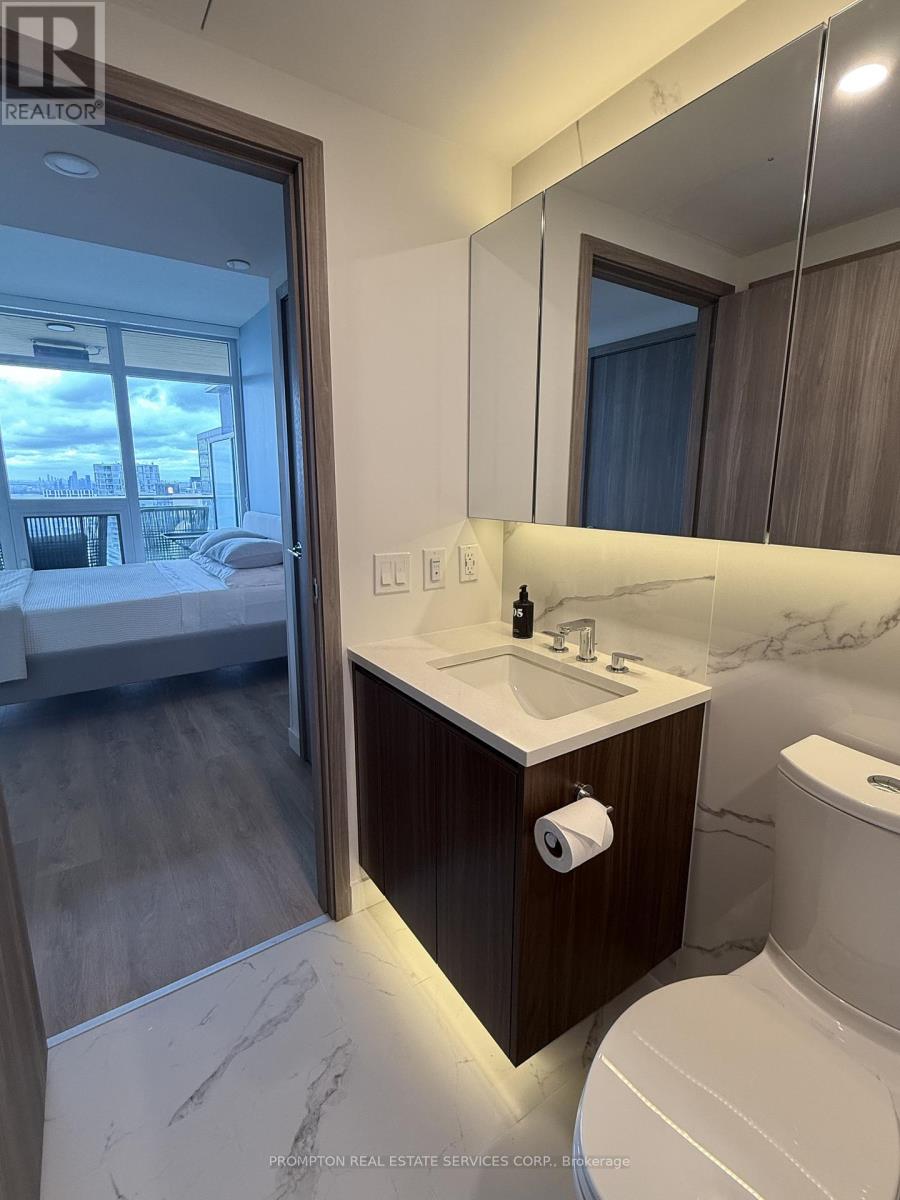 4715 - 3 Concord Cityplace Way, Toronto, Ontario  M5V 0X4 - Photo 15 - C12476451
