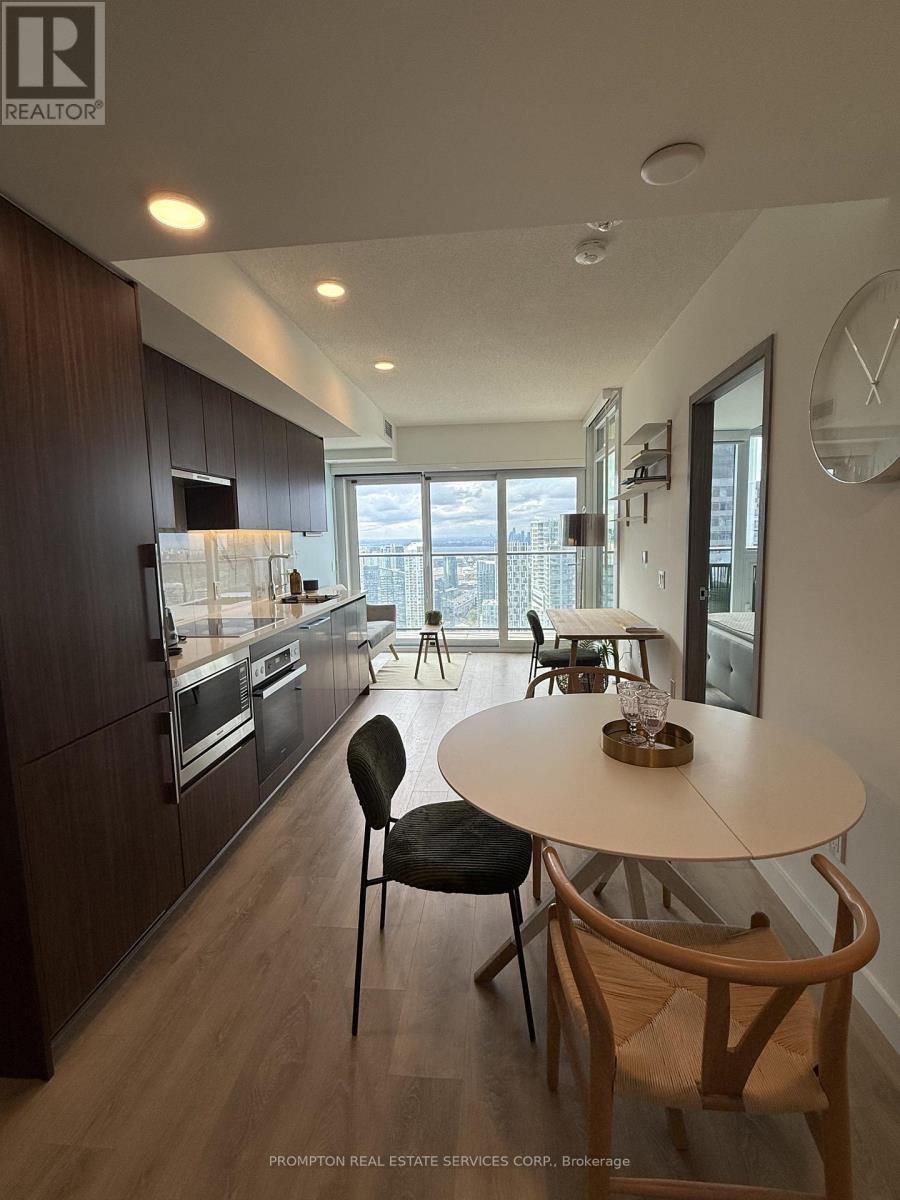 4715 - 3 Concord Cityplace Way, Toronto, Ontario  M5V 0X4 - Photo 3 - C12476451