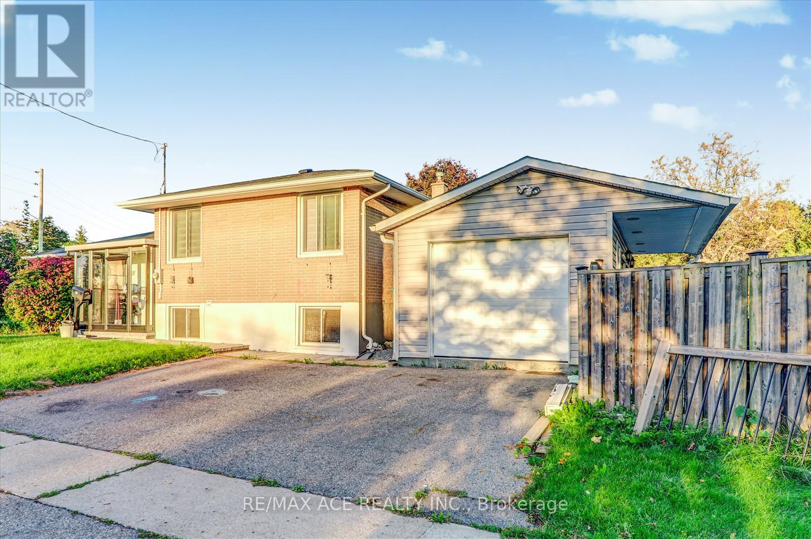 81 Grassmere Avenue, Oshawa, Ontario  L1H 3X5 - Photo 2 - E12476536