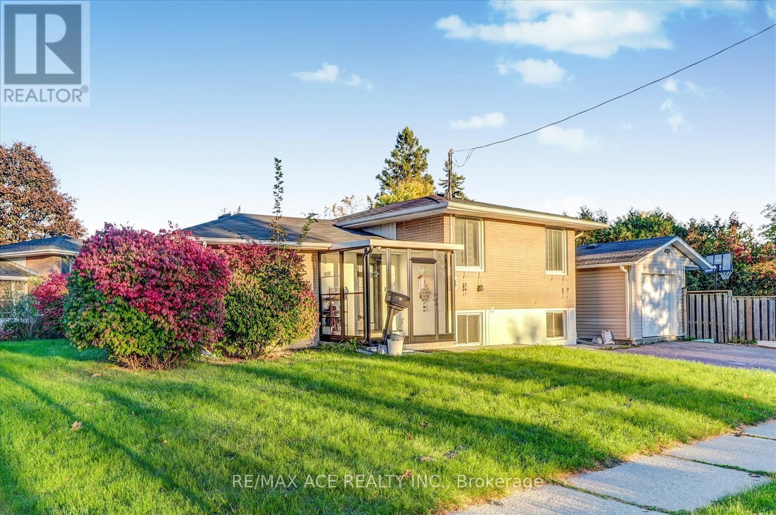 81 Grassmere Avenue, Oshawa, Ontario  L1H 3X5 - Photo 3 - E12476536