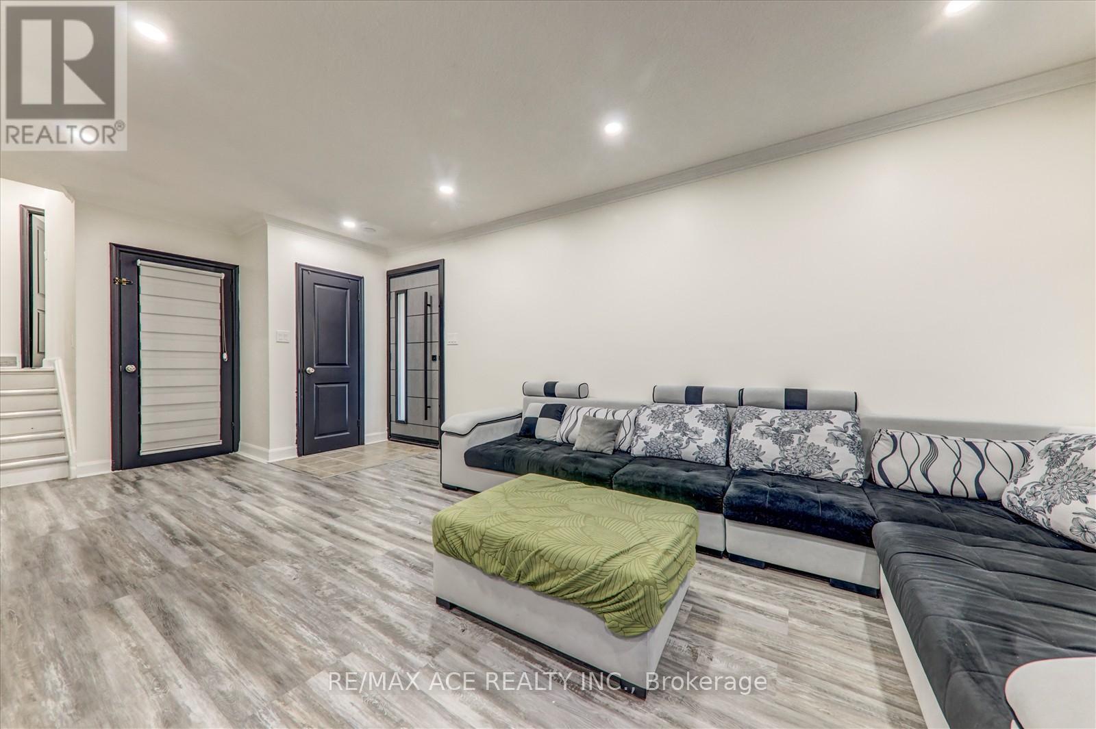 81 Grassmere Avenue, Oshawa, Ontario  L1H 3X5 - Photo 9 - E12476536