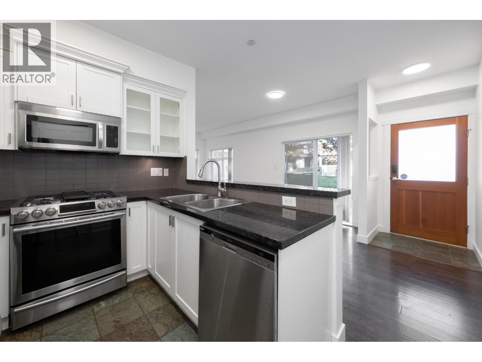 132 7388 Macpherson Avenue, Burnaby, British Columbia  V5J 0A1 - Photo 5 - R3060901