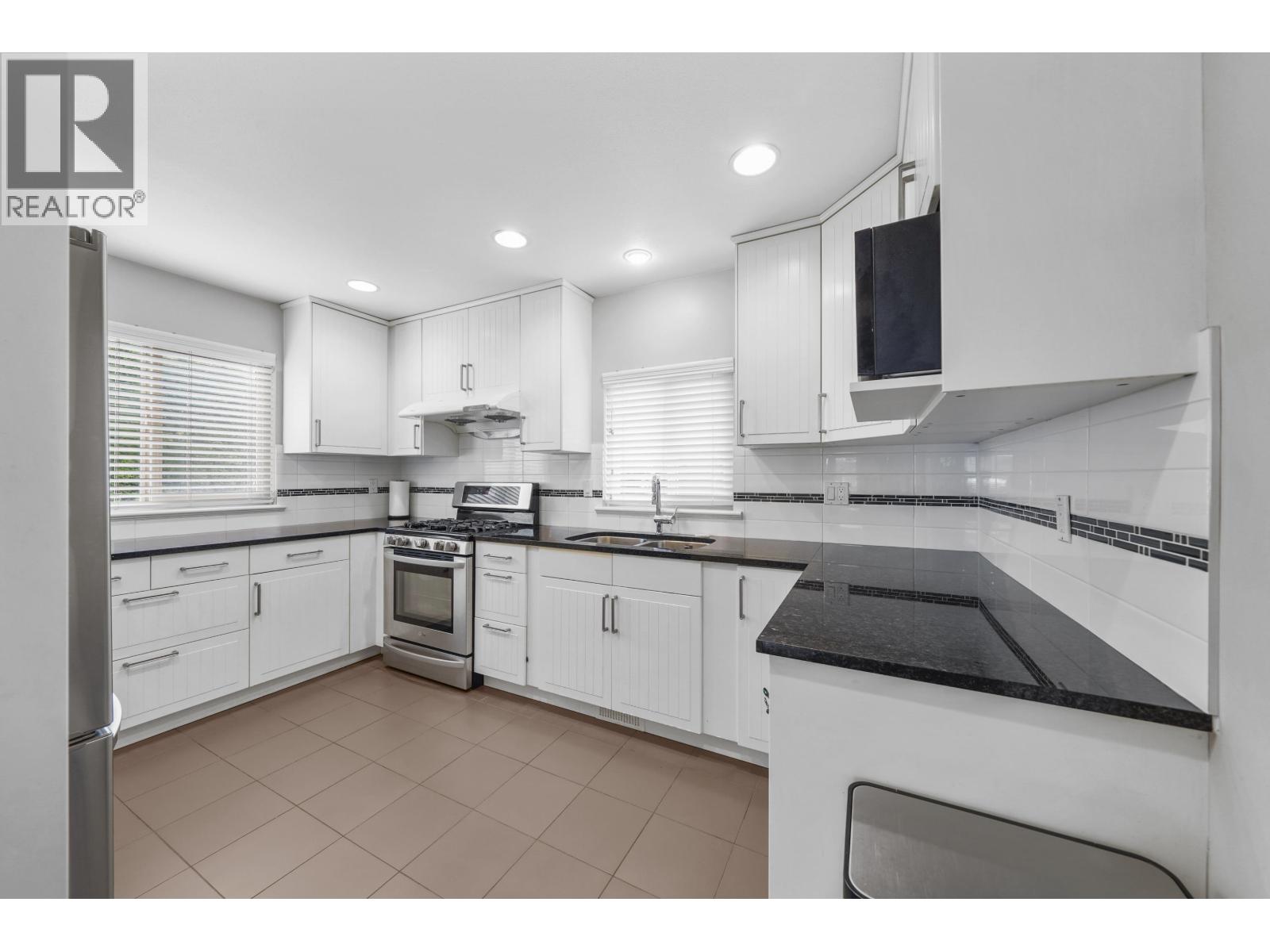 8191 Mirabel Court, Richmond, British Columbia  V7C 4V8 - Photo 8 - R3061017