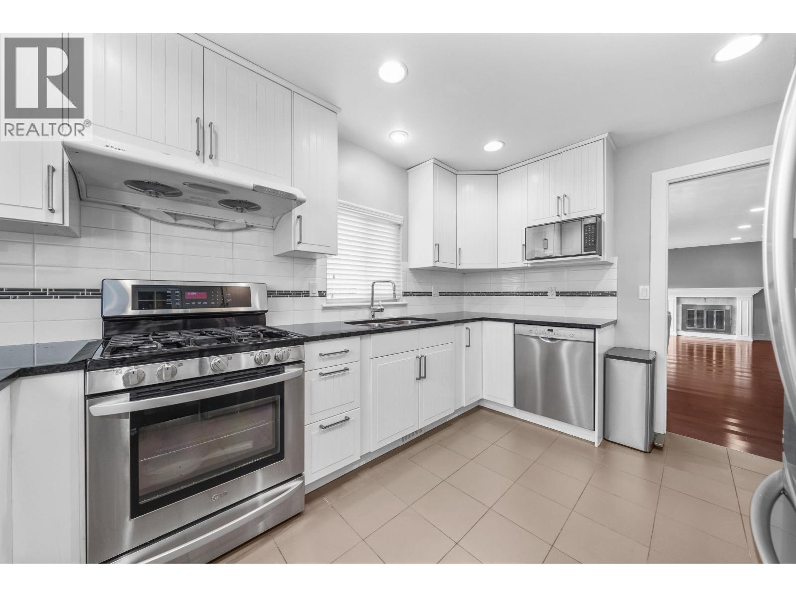 8191 Mirabel Court, Richmond, British Columbia  V7C 4V8 - Photo 9 - R3061017