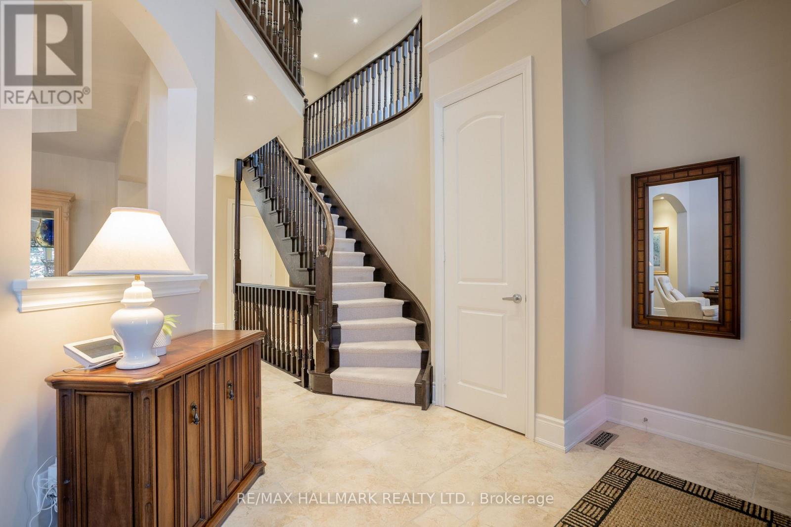 134 Kane Crescent, Aurora, Ontario  L4G 0C7 - Photo 4 - N12476483